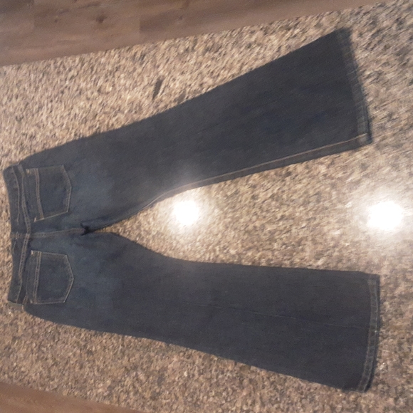 Gap Curvy Flare Jeans - Picture 4 of 5